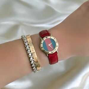 AUTHENTIC VINTAGE GUCCI RED LEATHER WATCH